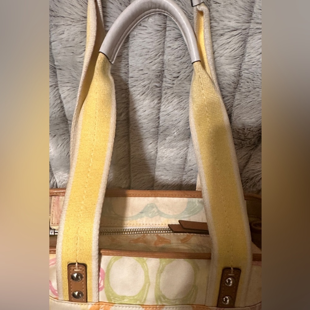 COACH poppy canvas tote/shoulder bag. - Picture 8 of 13
